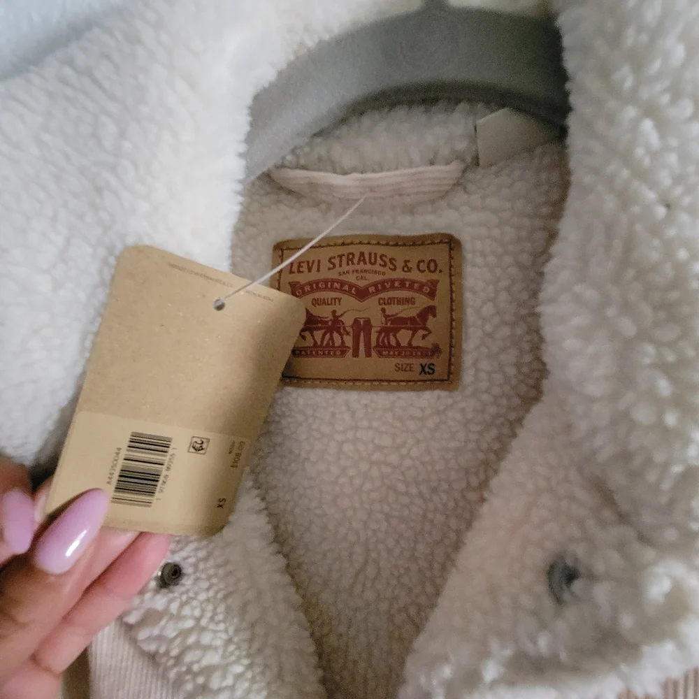 Levi's Cream Corduroy Jacket with Sherpa Collar - Picture 4 of 4